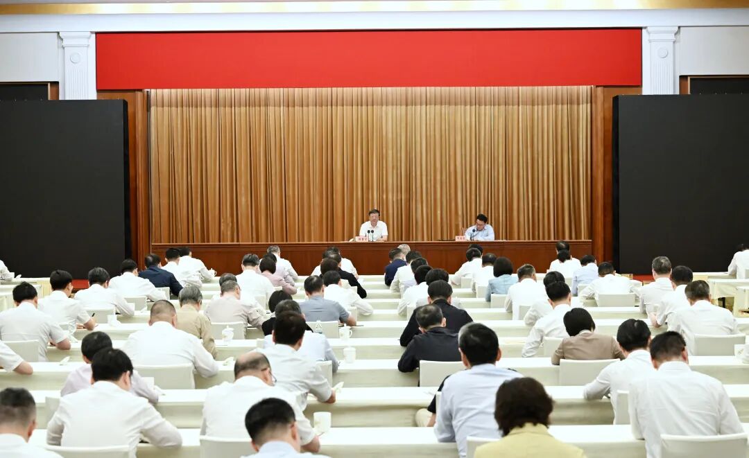 奋力把上海打造成为人工智能发展和治理创新高地！市委中心组学习会听取专题辅导报告